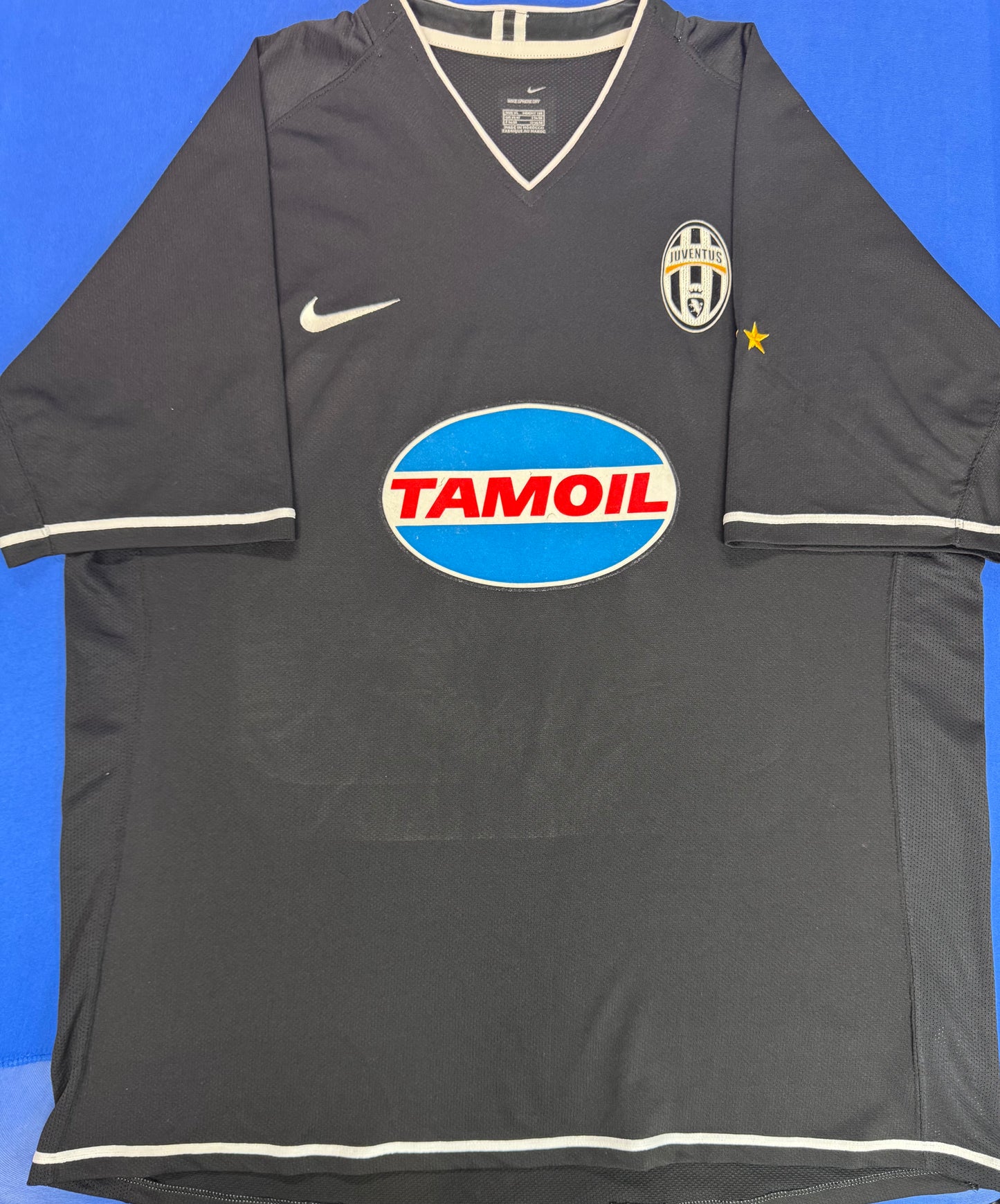Juventus Away - 2006/07 (Some sponsor damage)