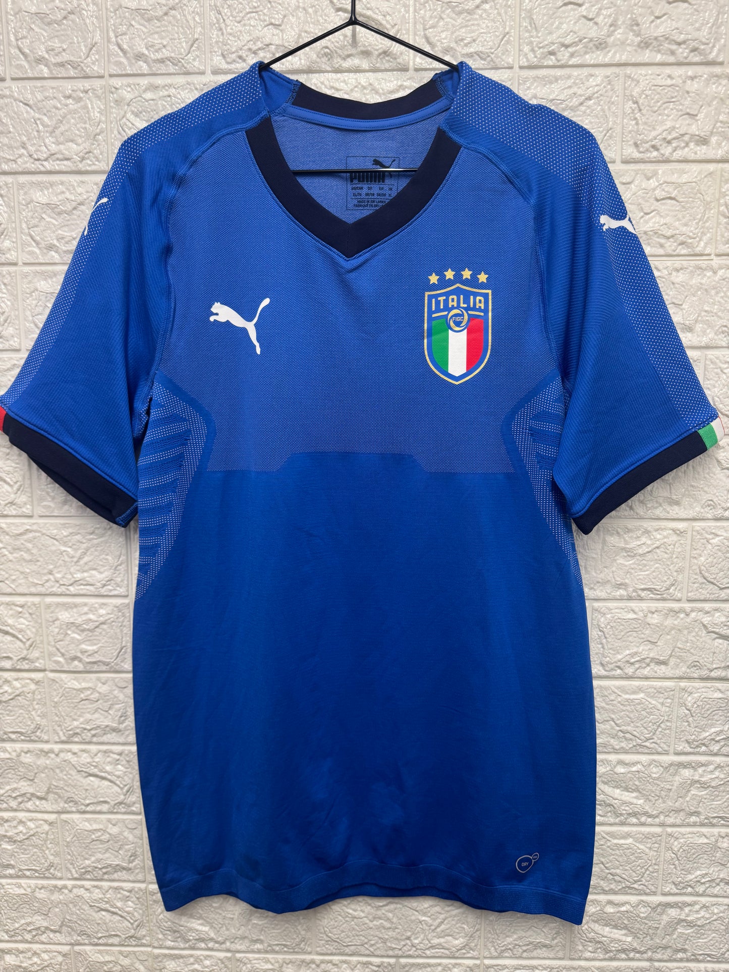 Italy Football Shirt 2018-19 Player Spec XL but slim fit