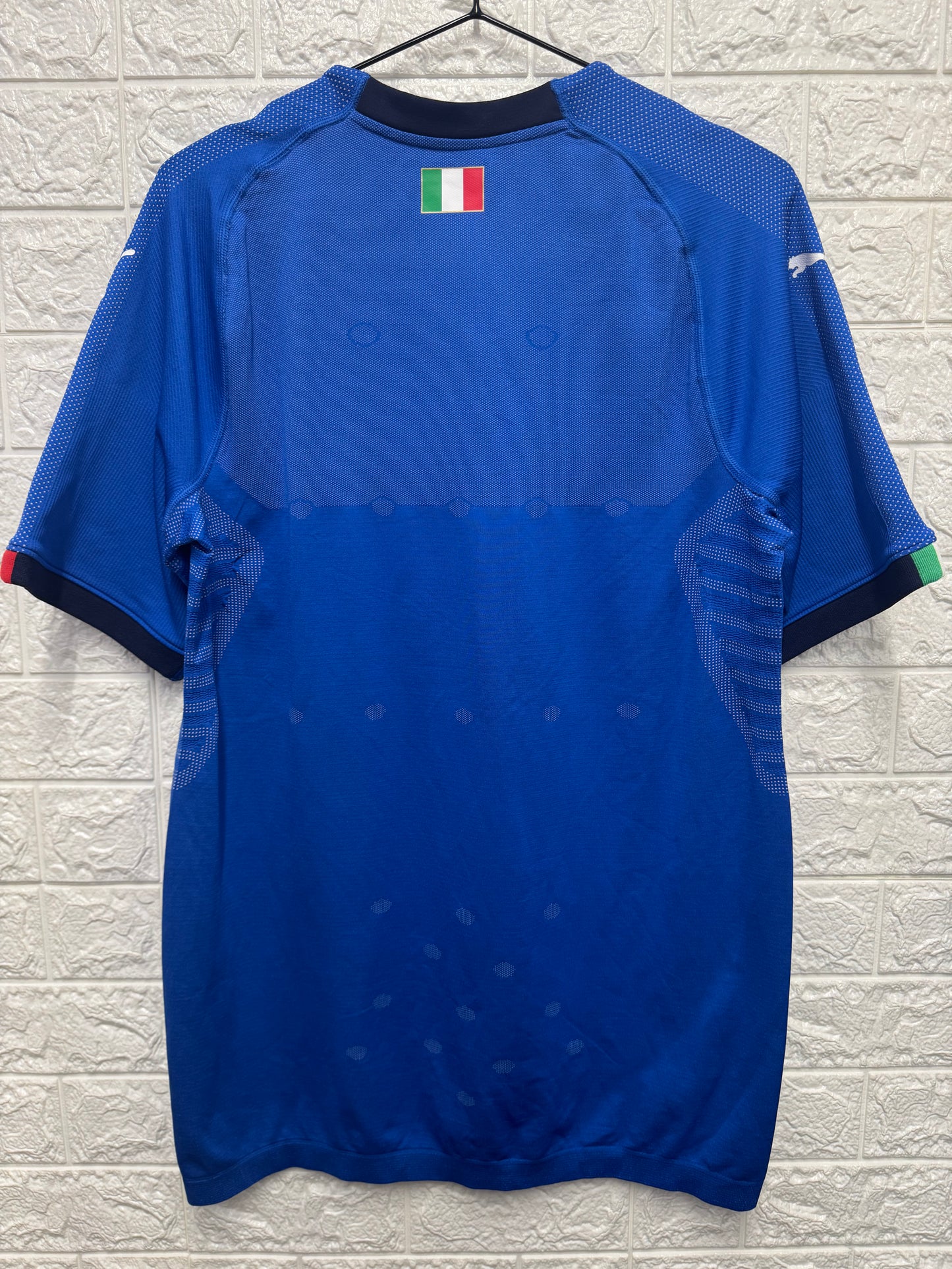 Italy Football Shirt 2018-19 Player Spec XL but slim fit