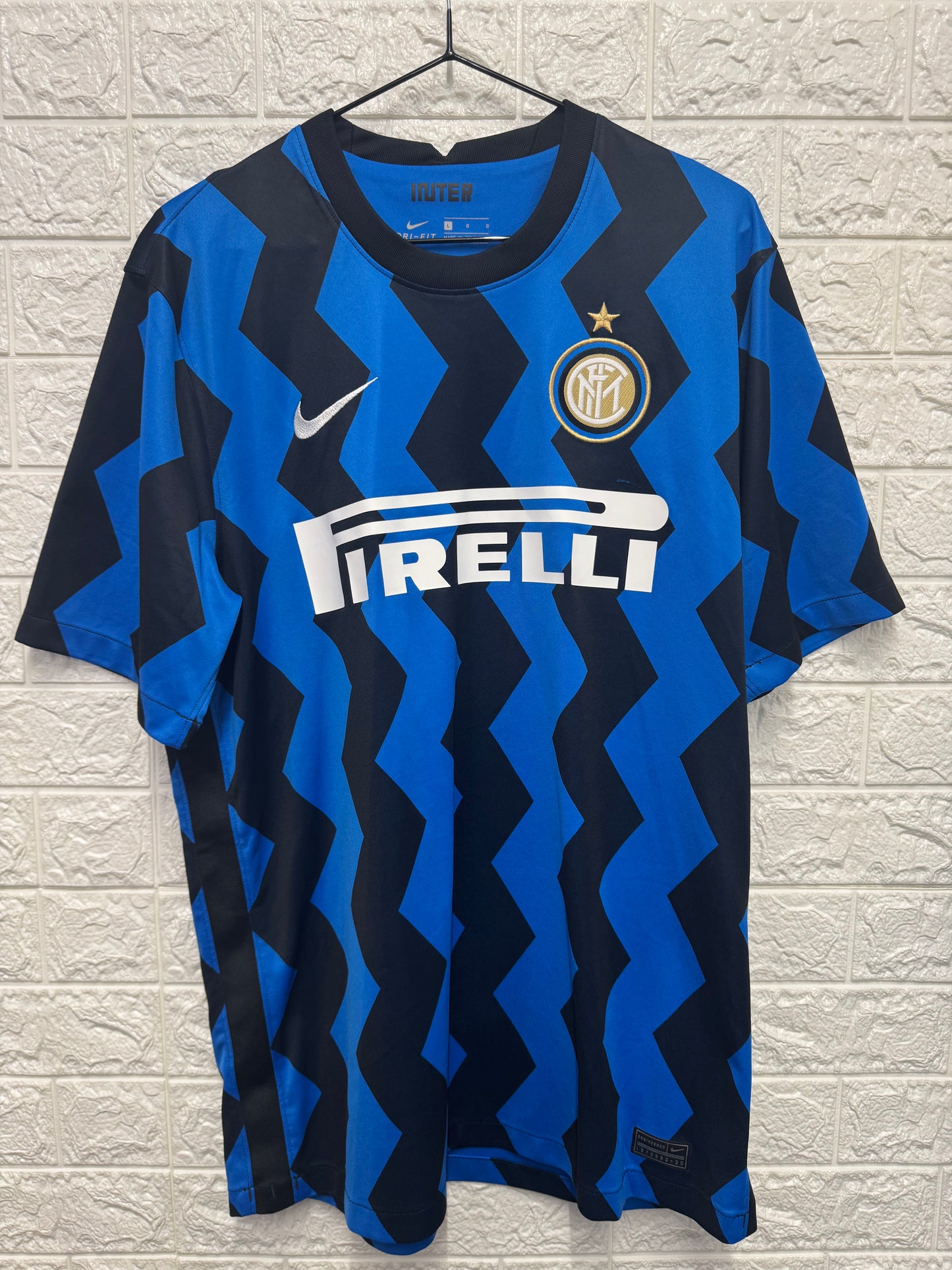 Inter Milan Home Shirt Large Nainggolan 44 VGC